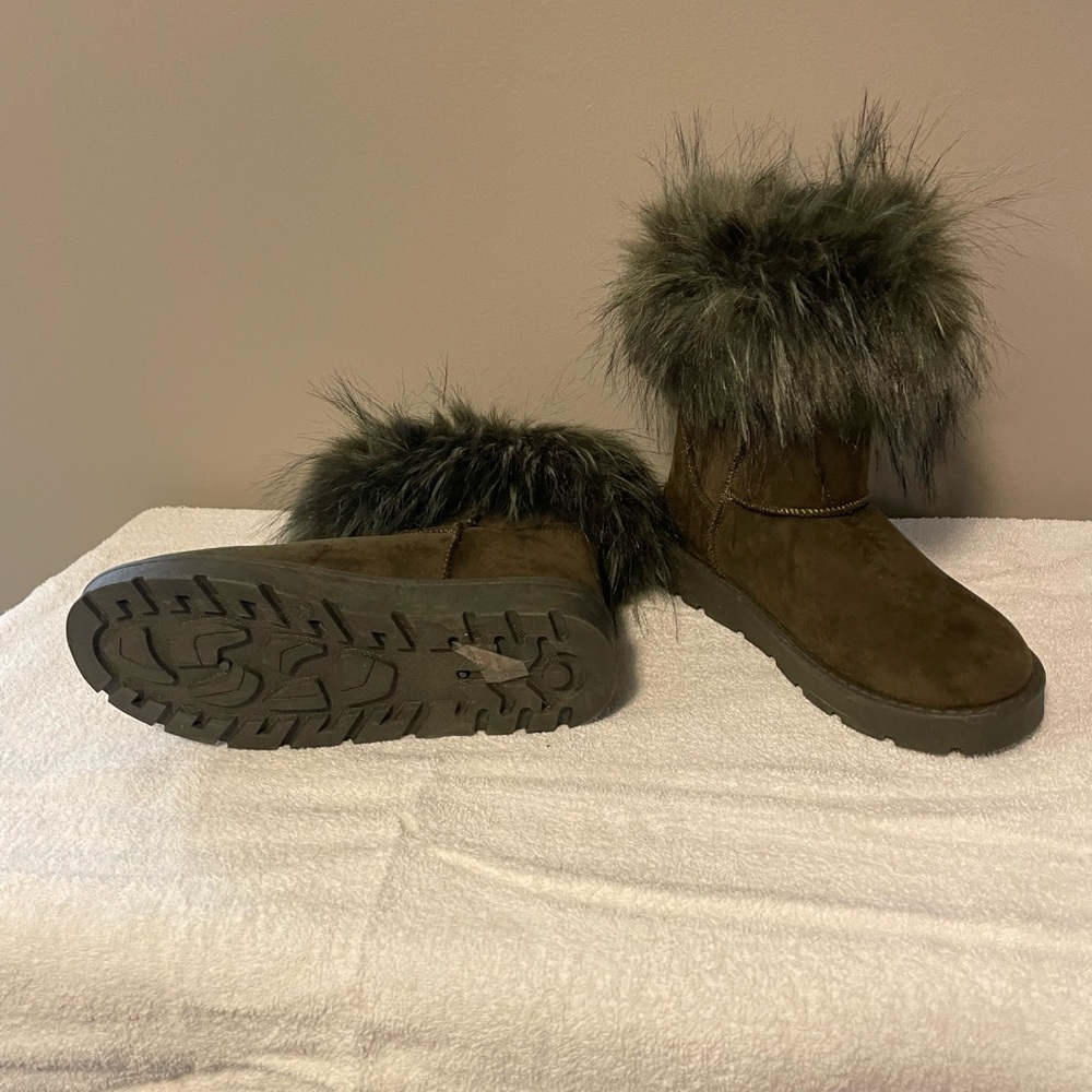 Green Faux Fur Trim Winter Boots - Picture 2 of 3